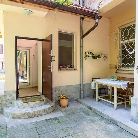 Barcelona Colorful W Backyard Apartment *